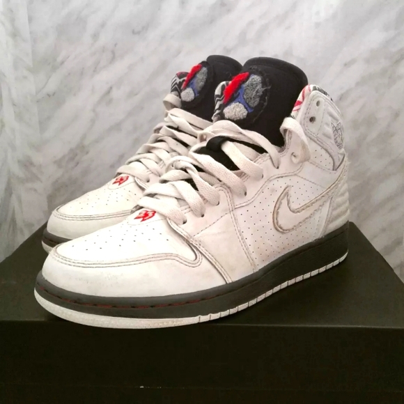 womens size 7 air jordan 1